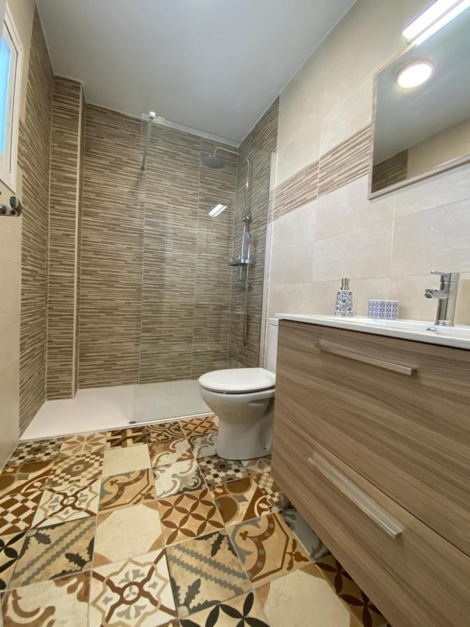 Modern 1 Bedroom Seaside Apartment With Pool Фуeнхирола Екстериор снимка