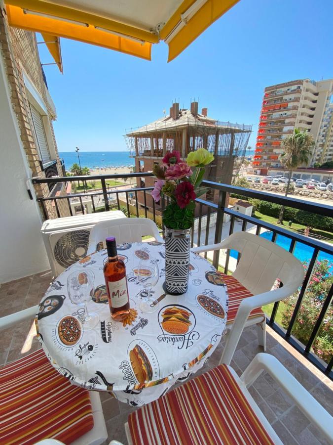 Modern 1 Bedroom Seaside Apartment With Pool Фуeнхирола Екстериор снимка