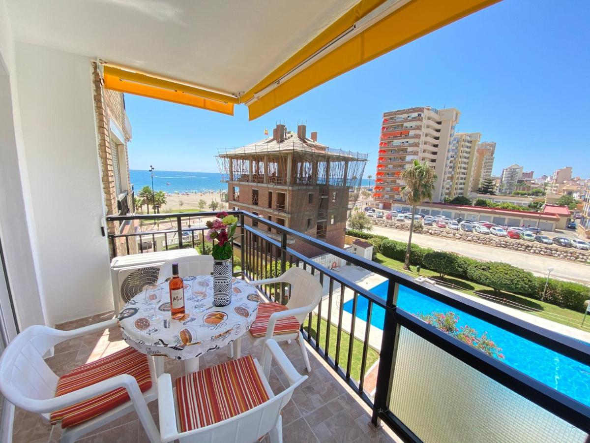 Modern 1 Bedroom Seaside Apartment With Pool Фуeнхирола Екстериор снимка